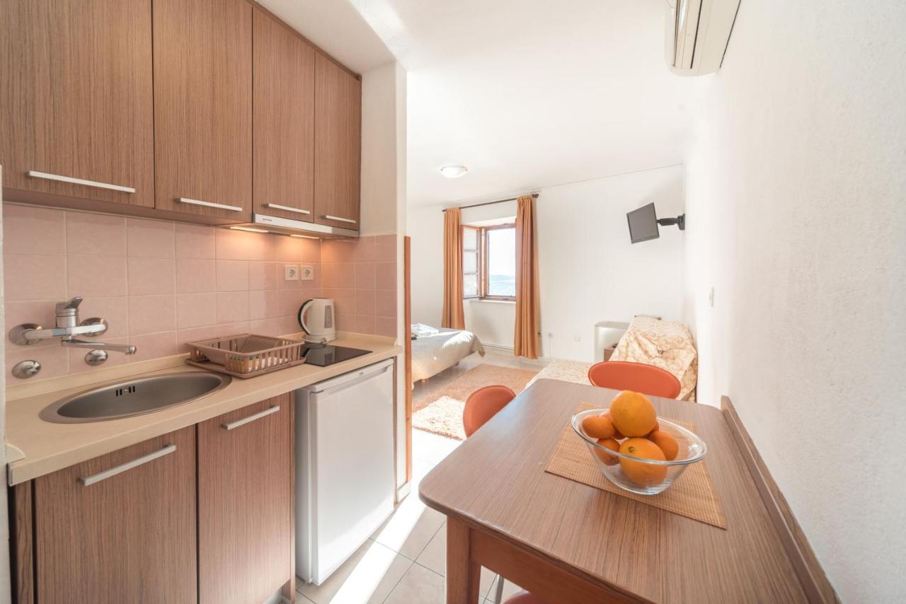 R Club Apartments Old Town บุดวา ภายนอก รูปภาพ