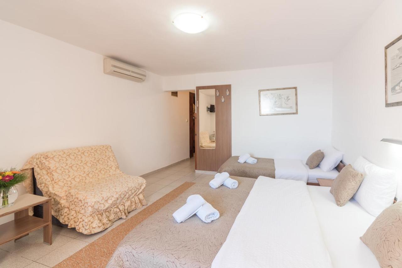 R Club Apartments Old Town บุดวา ภายนอก รูปภาพ