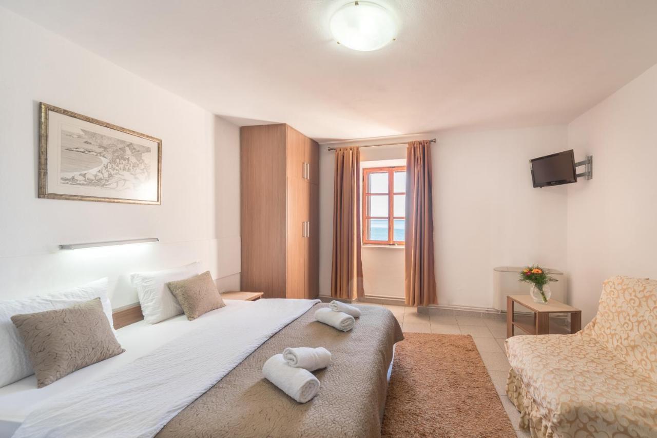 R Club Apartments Old Town บุดวา ภายนอก รูปภาพ