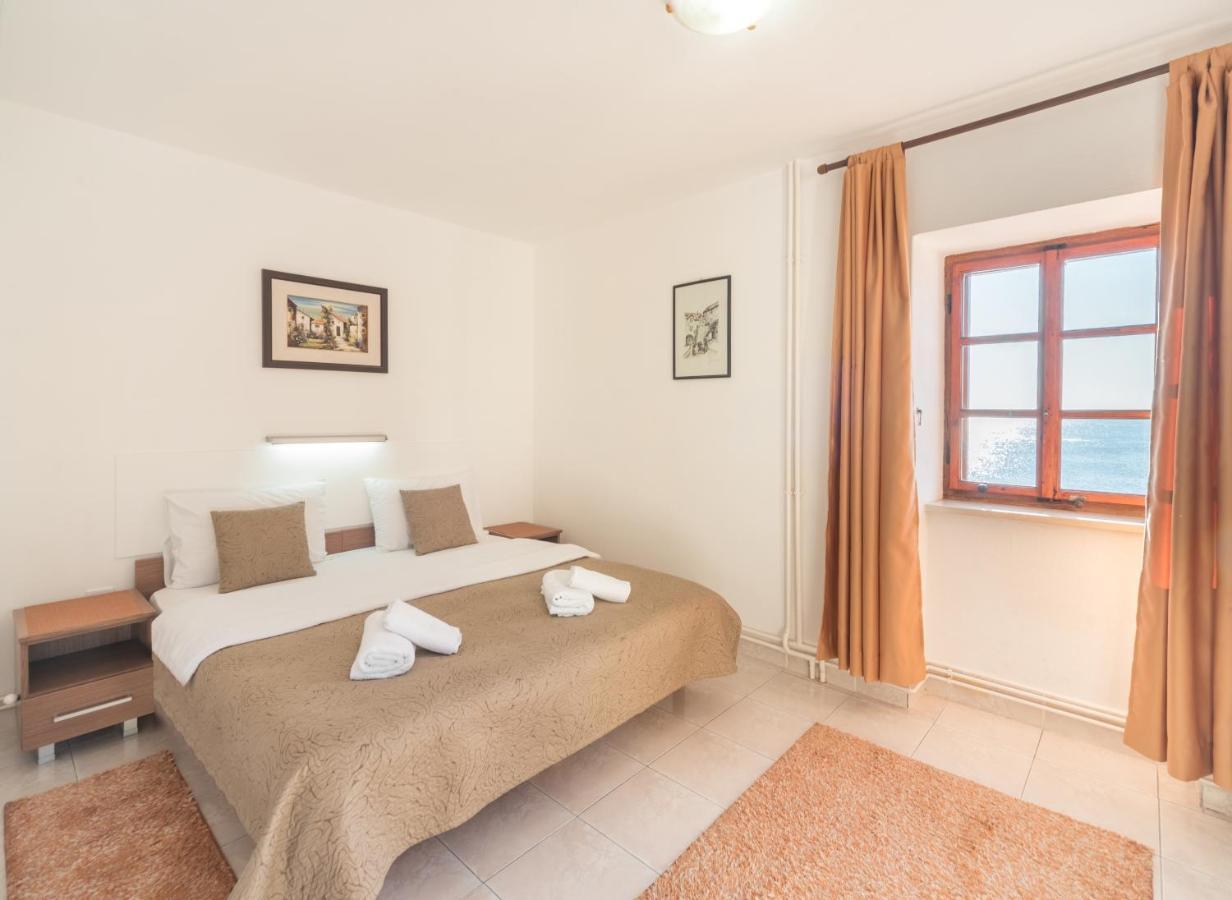 R Club Apartments Old Town บุดวา ภายนอก รูปภาพ